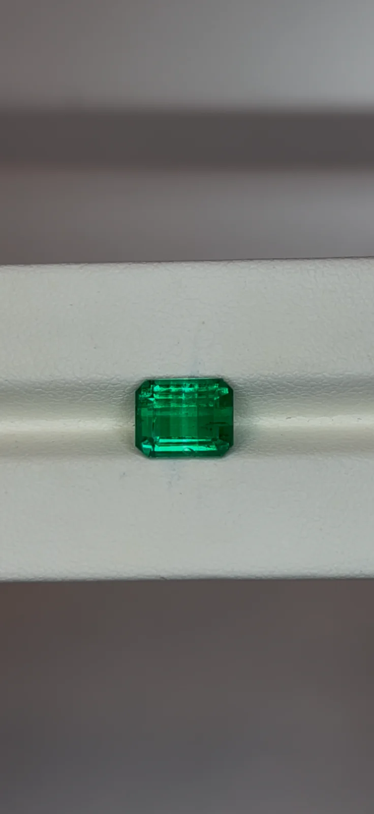 3.04ct emerald image 2 of 5