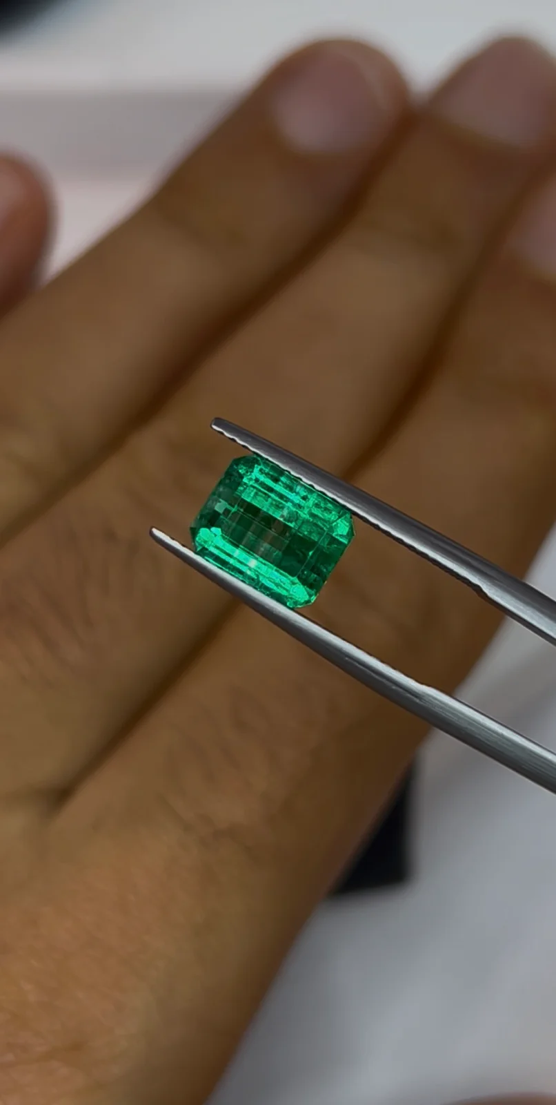 3.04ct emerald image 3 of 5