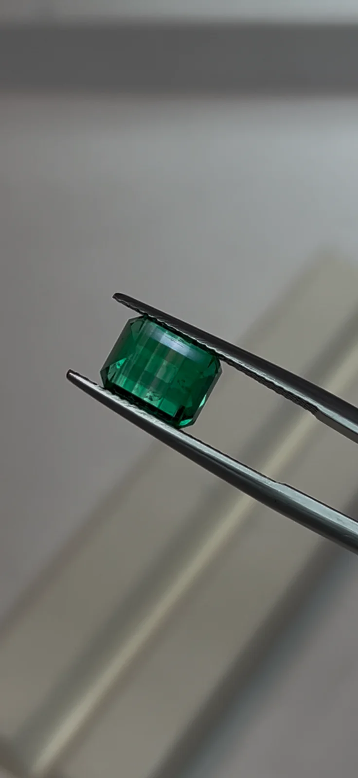 3.04ct emerald image 4 of 5