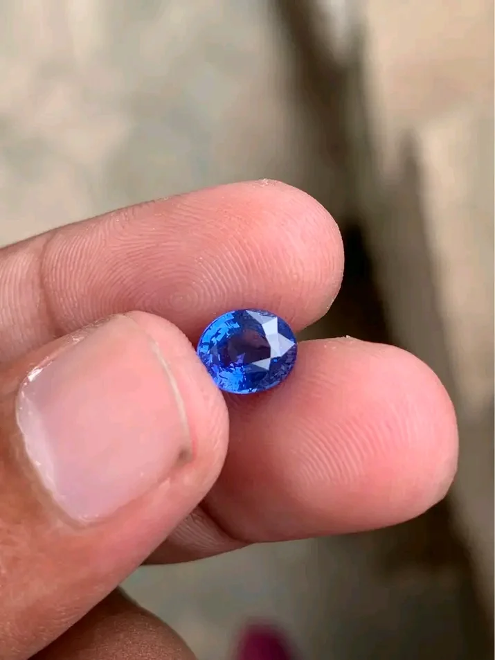 1.60ct Oval sapphire image 3 of 3