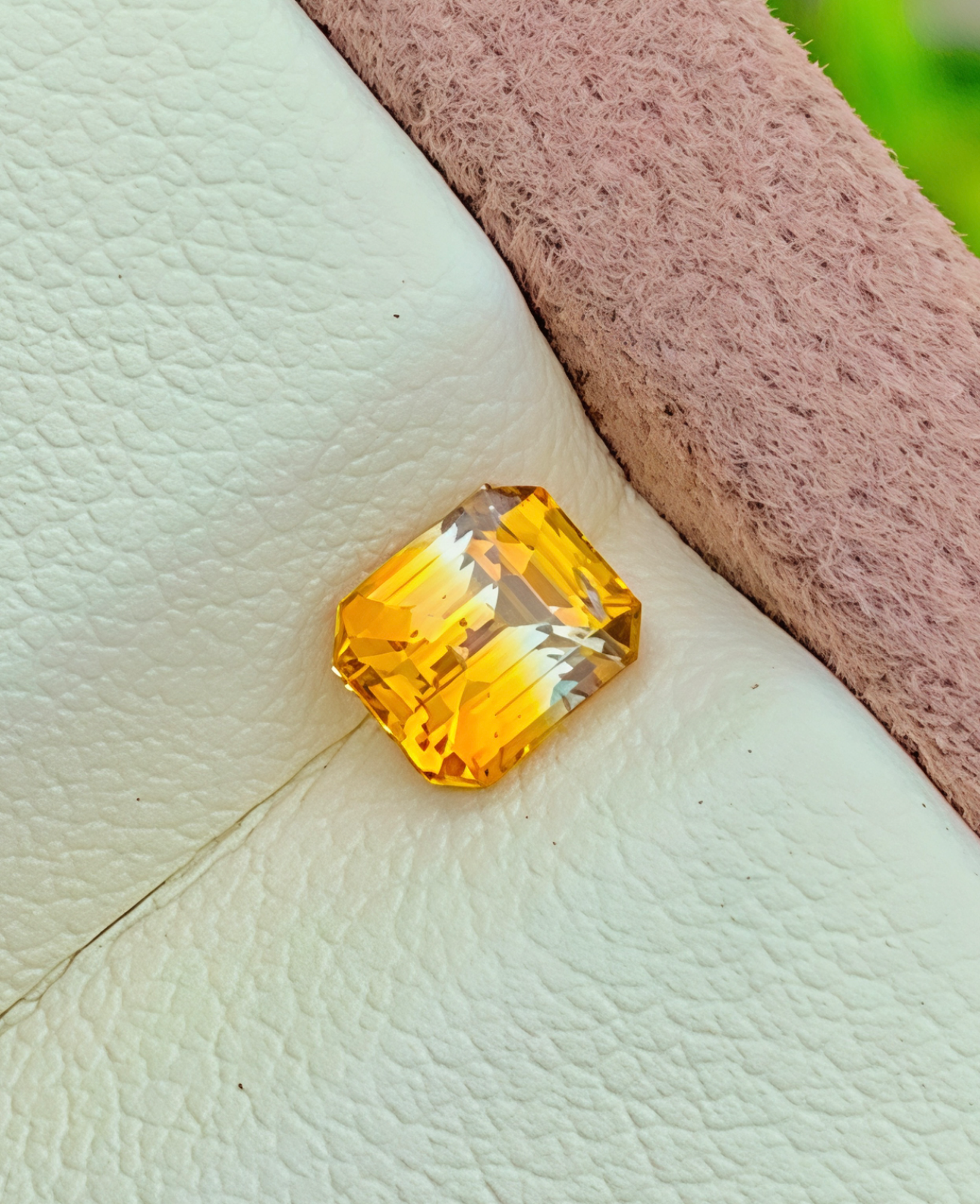 1.05ct Ocatgon sapphire image 3 of 4