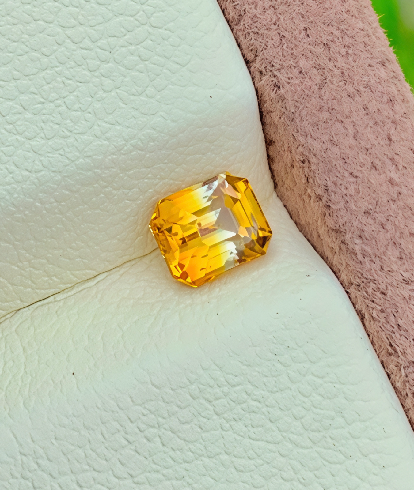 1.05ct Ocatgon sapphire image 2 of 4