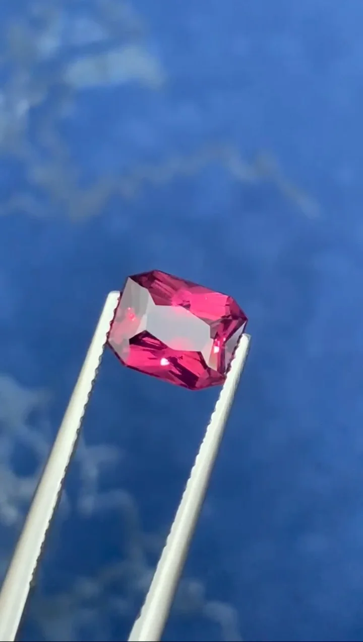 2.31ct Octagon cut spinel
