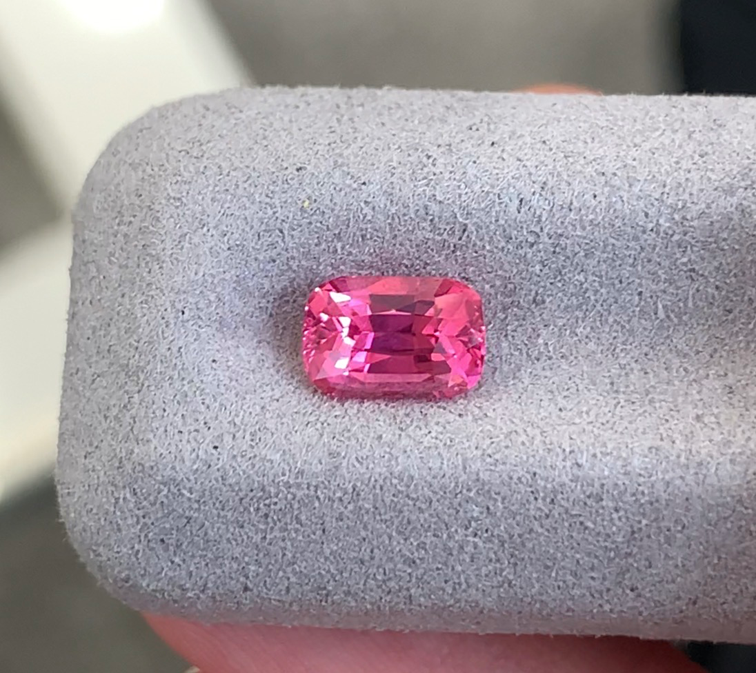 1.00ct Cushion spinel image 2 of 4